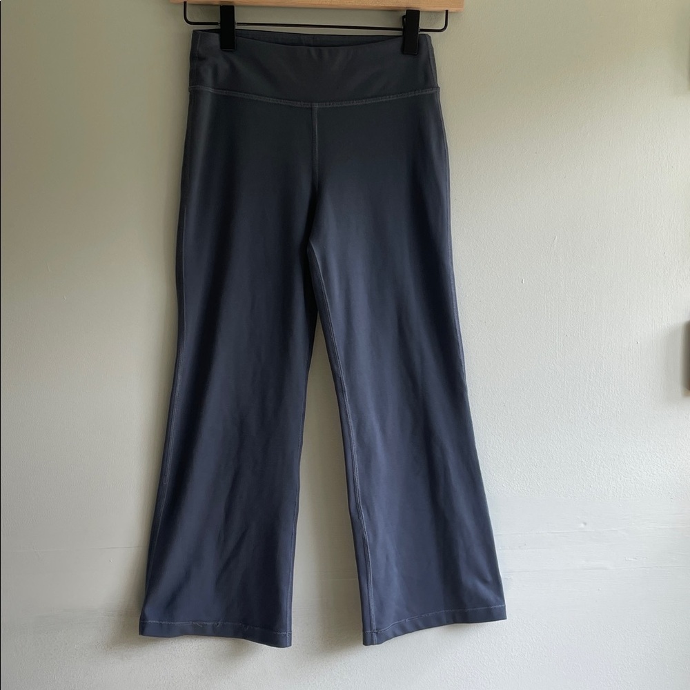 Athleta Girl Chit Chat Kick Flare Capri leggings Size L/12 Black athleisure